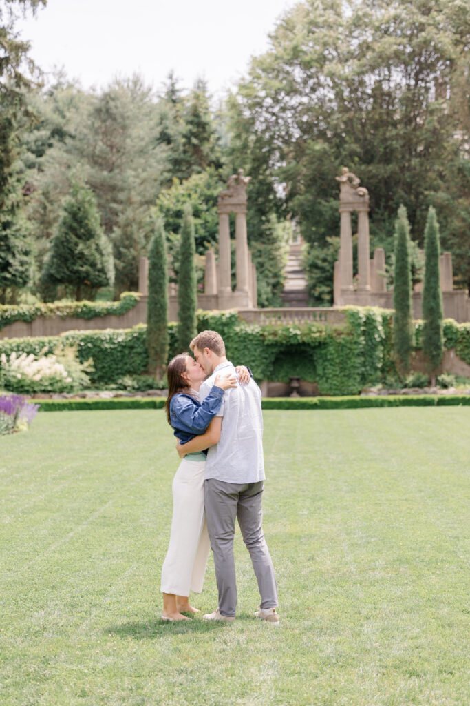 Couple kissing on the grounds of Crane Estate